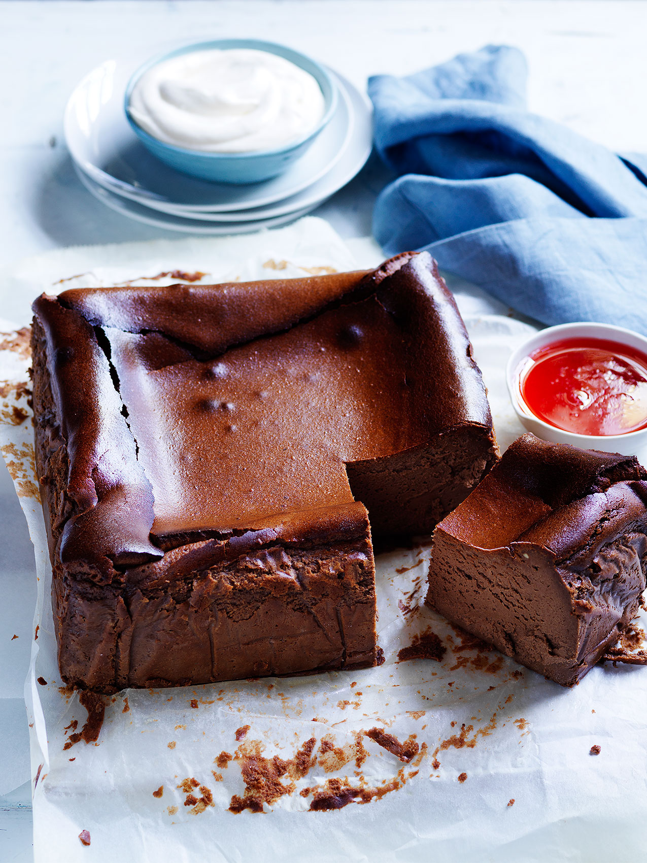 20201209Chocolate-basque-cheesecake-with-rose-roasted-strawberries_09