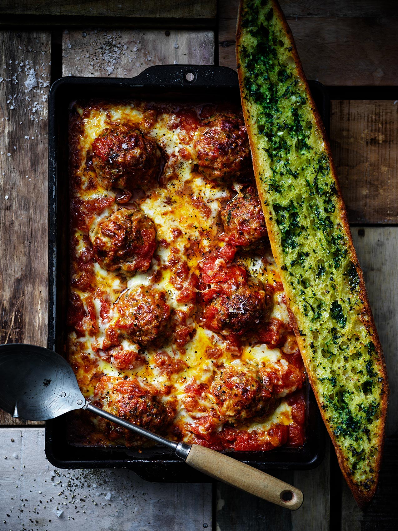 20210422Cheesy-oven-roasted-meatballs-with-tomato-ragu-and-garlic-bread